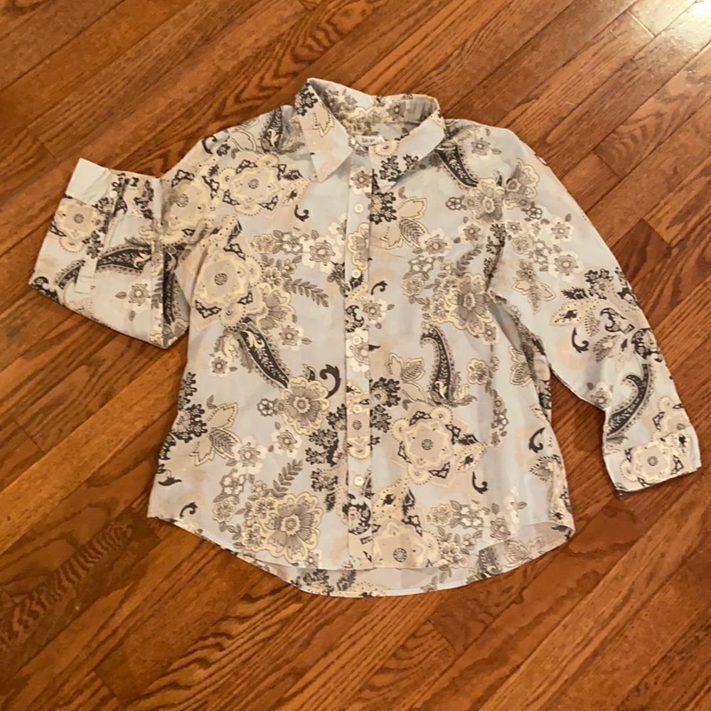 Liz & co. Size large floral print 3/4 sleeve- blues and creams - very pretty